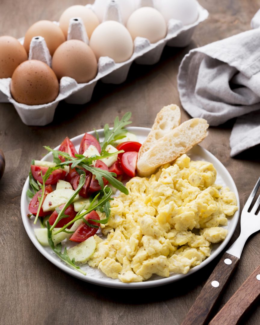 Vajíčková omeleta s kuracím mäsom a zeleninou